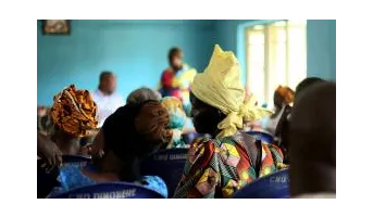 Women with regular access to the internet, percentage